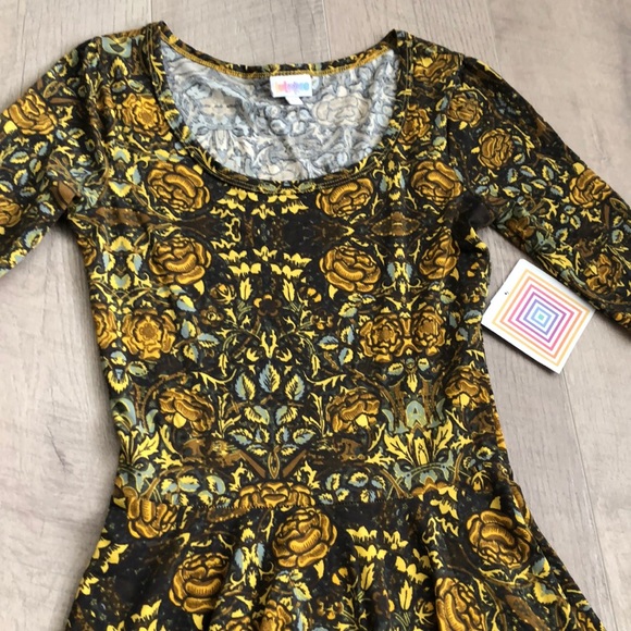 NWT Lularoe Nicole XS with roses - Picture 2 of 8